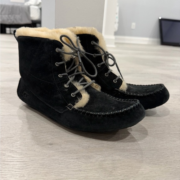 UGG Black Suede Boots with Cream Fur Lining - Picture 1 of 4